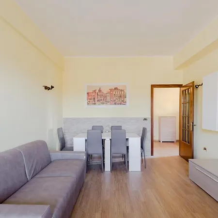 Daire Le Rondini Apartment, 5 Persone, 2 Balconi, Policlinico Tor Vergata E Casilino *