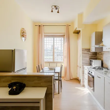 Daire Le Rondini Apartment, 5 Persone, 2 Balconi, Policlinico Tor Vergata E Casilino Roma