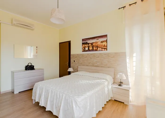 Le Rondini Apartment, 5 Persone, 2 Balconi, Policlinico Tor Vergata E Casilino, Metro C Torre Maura Per Il Colosseo A 10 Minuti, Wi-fi, Aria Condizionata