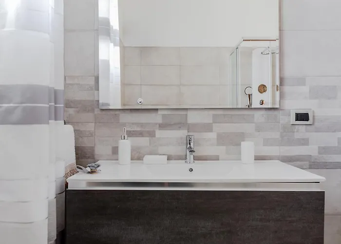 Le Rondini Apartment, 5 Persone, 2 Balconi, Policlinico Tor Vergata E Casilino, Metro C Torre Maura Per Il Colosseo A 10 Minuti, Wi-fi, Aria Condizionata Rome