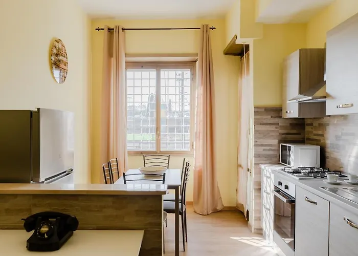 Le Rondini Apartment, 5 Persone, 2 Balconi, Policlinico Tor Vergata E Casilino, Metro C Torre Maura Per Il Colosseo A 10 Minuti, Wi-fi, Aria Condizionata *