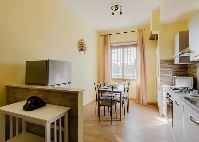Le Rondini Apartment, 5 Persone, 2 Balconi, Policlinico Tor Vergata E Casilino, Metro C Torre Maura Per Il Colosseo A 10 Minuti, Wi-fi, Aria Condizionata Rome