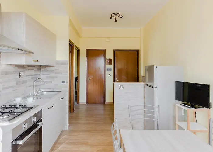 Le Rondini Apartment, 5 Persone, 2 Balconi, Policlinico Tor Vergata E Casilino, Metro C Torre Maura Per Il Colosseo A 10 Minuti, Wi-fi, Aria Condizionata